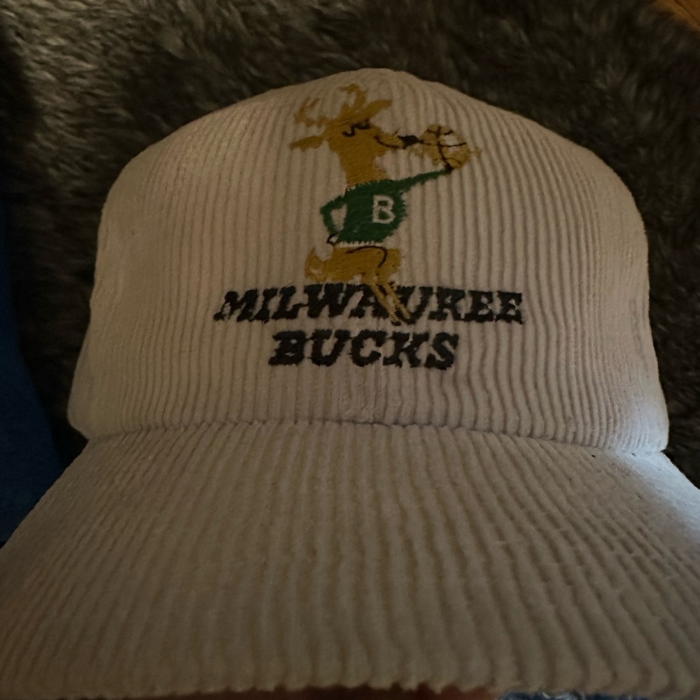 Rare vintage Milwaukee bucks corduroy Cream and Green Hat